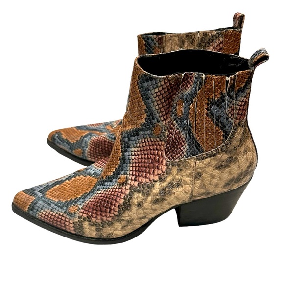 A Rider Girl Shoes - A Rider Girl Snakeskin Ankle Boot Tan and Blue Size 8.5